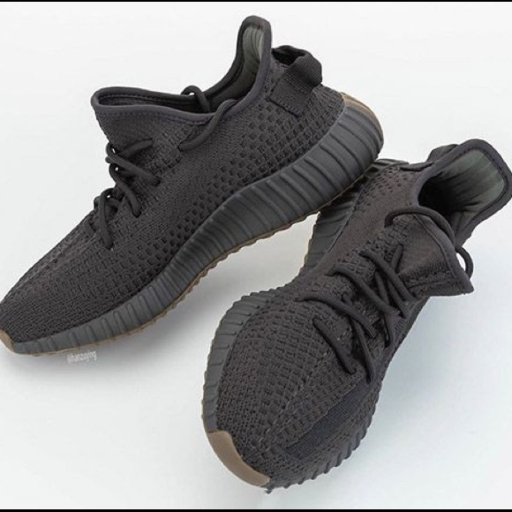 Yeezy Boost 350 V2 CINDER (GREAT CONDITION)